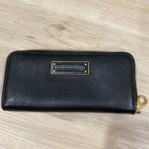 Marc Jacobs Wallet | Black Pebbled Leather Look | Gold Hardware